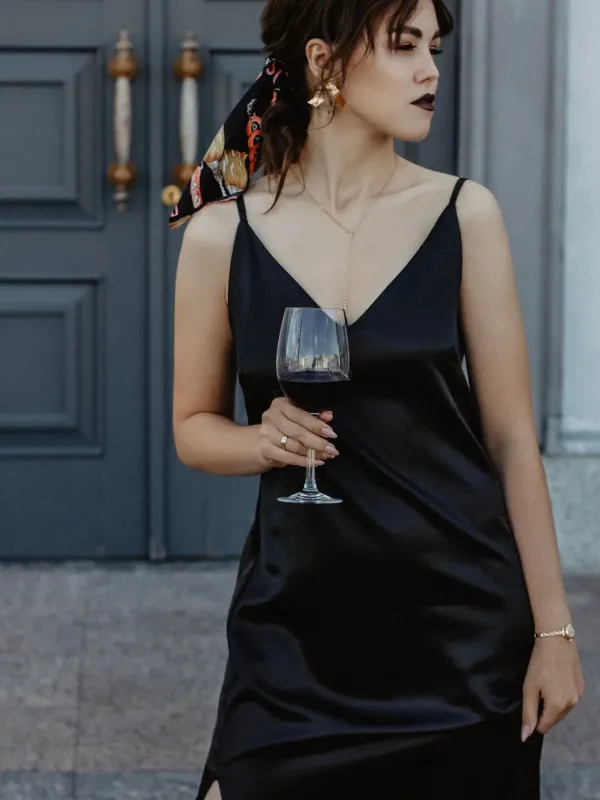 Siyah Saten Askılı Gece Elbisesi
